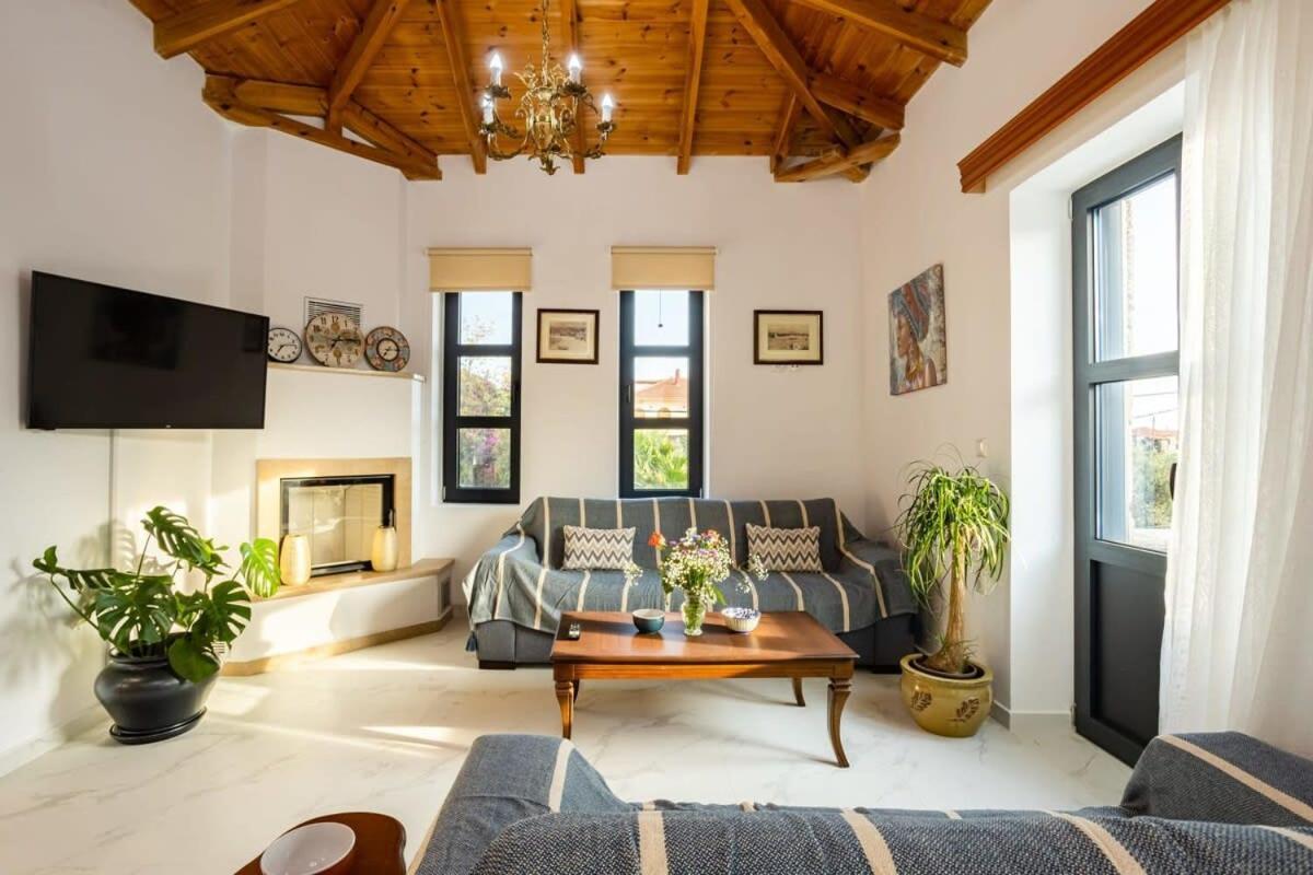 Mani Stone Built Home A Breath Away To The Sea Stoúpa Exterior foto